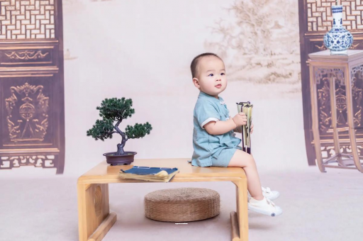 临邑宝宝眼睛肿是什么原因
